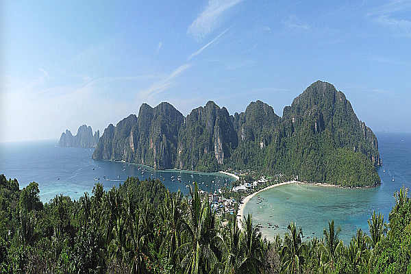 Island hopping to Koh Lipe