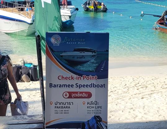 Check in points Pattaya Beach 2 Check in points at Pattaya Beach for the speedboat to Pakbara